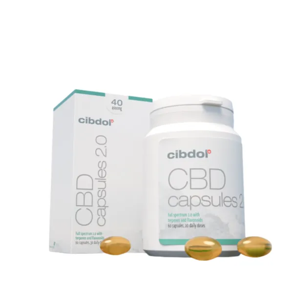 Een fles en doos Cibdol - 10% CBD capsules 2.0, met 60 capsules van elk 16 mg, met twee capsules op de voorgrond.